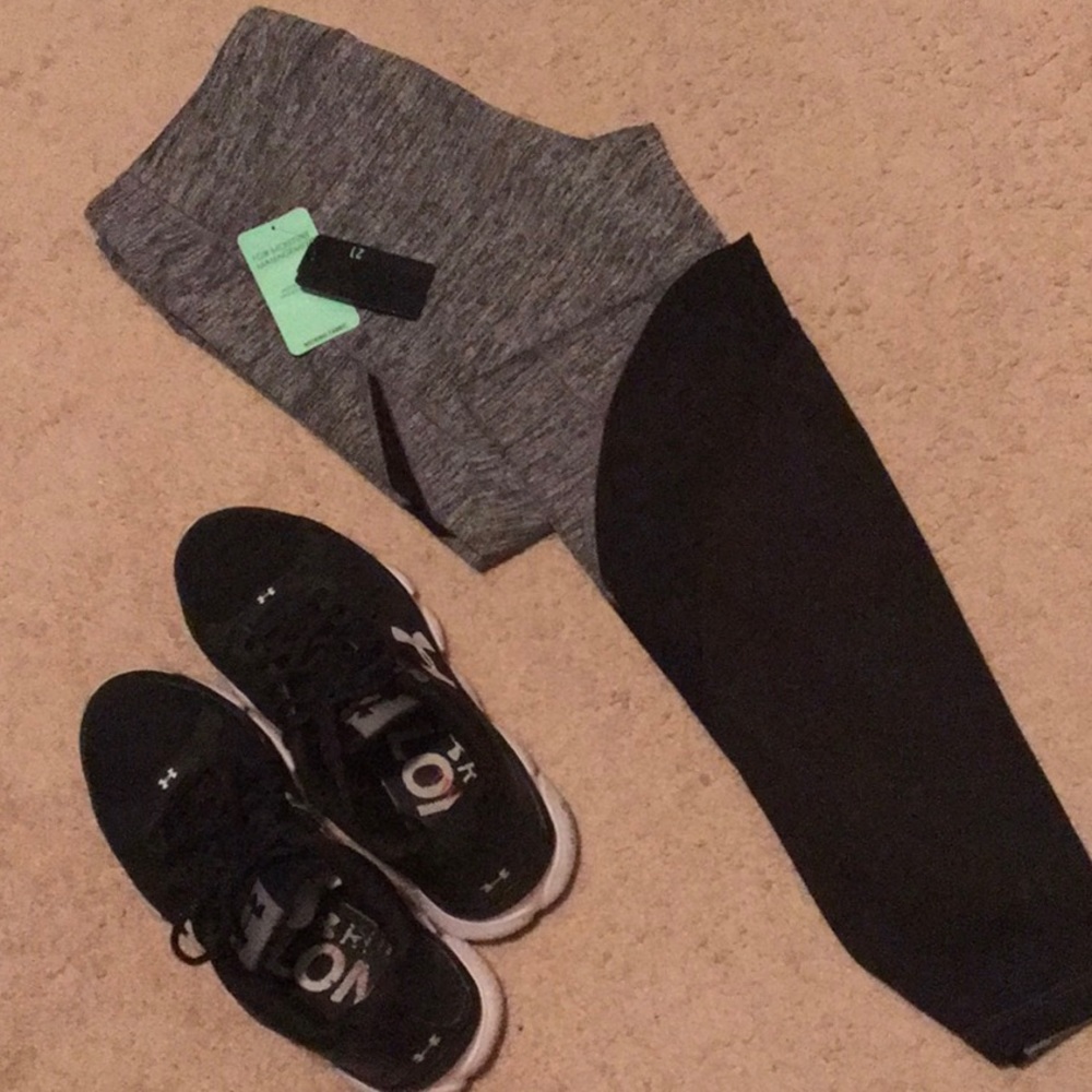 🥳Forever21 leggings 🦋💕🥳 - Picture 3 of 8